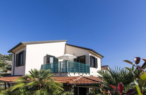Piani-Ciapin Appartement | Confortable appartement pour 6 personnes avec piscine, WIFI, TV, animaux admis et parking
