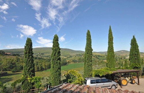 San Gimignano Appartement | Bel appartement pour 2 personnes avec WIFI, climatisation, piscine, TV, vue panoramique et parking