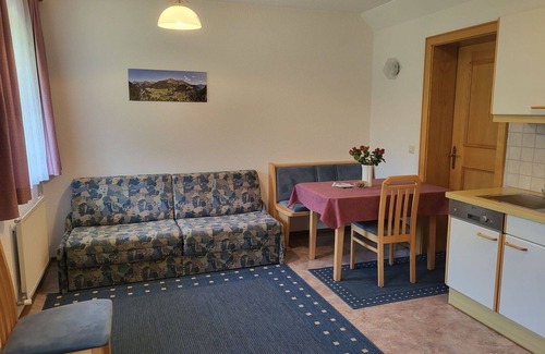 Spiss Appartement | Confortable appartement pour 2 personnes avec TV, patio et animaux admis