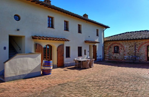 Castelnuovo Berardenga Appartement | Bel appartement avec climatisation, piscine, TV, vue panoramique et parking, près de Sienne