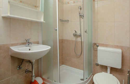 Brnobici Appartement | Cosy apartment for 3 guests with pool, WIFI, TV, terrace and parking