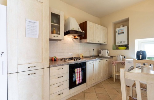 Fubine Appartement | Joli appartement pour 4 personnes avec WIFI, piscine, TV, terrasse et animaux admis