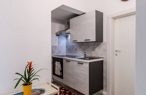 Cima Appartement | Cosy apartment for 4 people with TV, patio, pets allowed and parking