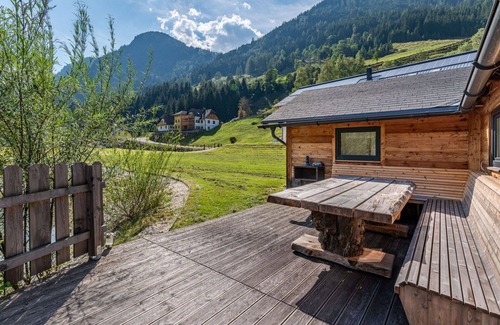 Solk Appartement | Joli appartement pour 5 personnes avec WIFI, TV, terrasse, animaux admis et parking