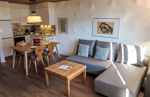 Schluein Appartement | Agréable appartement avec WIFI, TV, patio, animaux admis, vue panoramique et parking