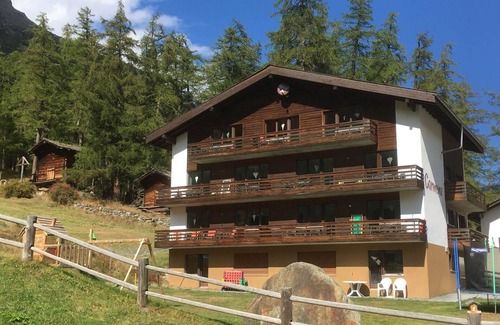 Saas-Balen Appartement | Confortable appartement pour 5 personnes avec WIFI, TV, balcon et parking