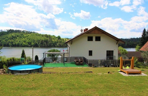 Zupanovice Appartement | Joli appartement pour 5 personnes avec piscine, WIFI, TV, patio et animaux admis