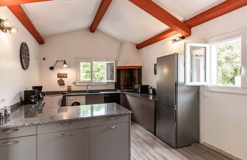 Prunete Appartement | Confortable appartement pour 6 personnes avec piscine, WIFI, TV, terrasse et parking