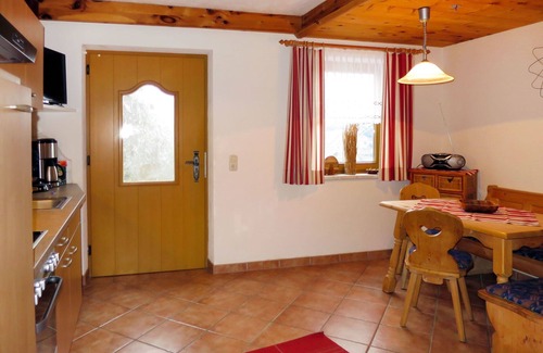 Emberg Appartement | Agréable appartement pour 4 personnes avec WIFI, TV, terrasse et parking