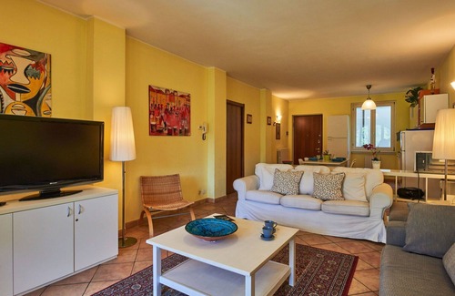 Valsolda Appartement | Bel appartement pour 4 personnes avec WIFI, piscine, TV, terrasse, animaux admis et parking