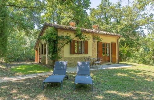 Umbertide Villa | Bel appartement dans une maison de vacances avec climatisation, WIFI, piscine et TV