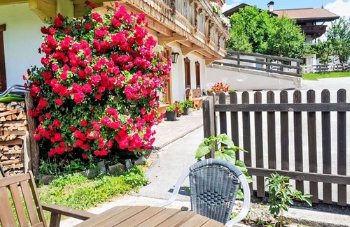 Hainzenberg Villa | Agréable appartement dans une maison de vacances avec WIFI, TV, patio, vue panoramique et parking