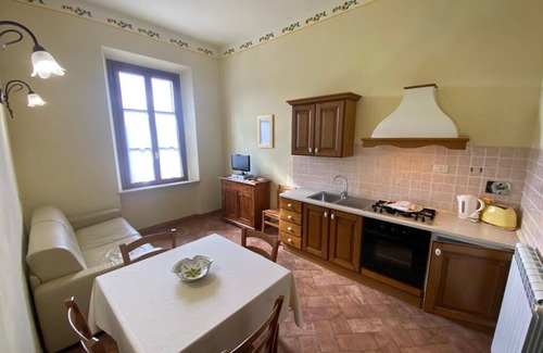 Casole d'Elsa Maison | Joli appartement dans une maison de vacances avec WIFI, piscine, TV, patio et vue panoramique
