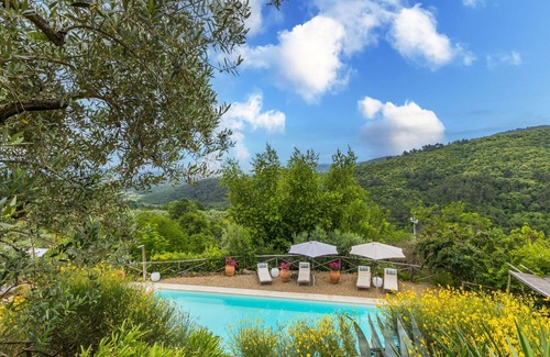 Moncioni Villa | Apartamento en villa con WIFI, piscina, TV, mascotas permitida, vista panorámica, aparcamiento