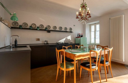 Cortazzone Maison | Bel appartement dans une maison de vacances avec piscine, TV, terrasse, vue panoramique et parking