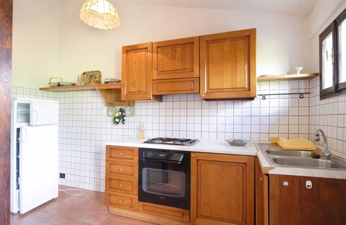 Poggibonsi Villa | Bel appartement dans une maison de vacances avec WIFI, piscine, TV, patio, près de San Gimignano