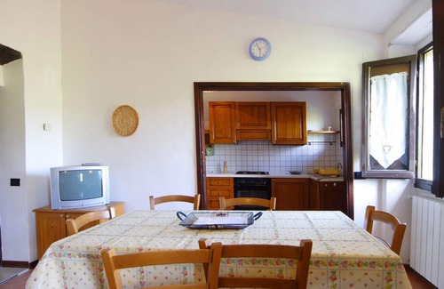 Poggibonsi Villa | Bel appartement dans une maison de vacances avec WIFI, piscine, TV, patio, près de San Gimignano