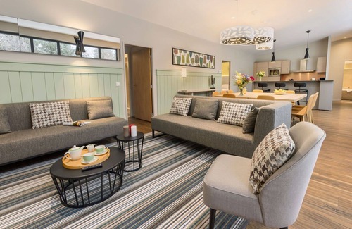 Hattigny Maison | Cosy apartment in villa for 10 people with WIFI, hot tub, pool, TV and terrace