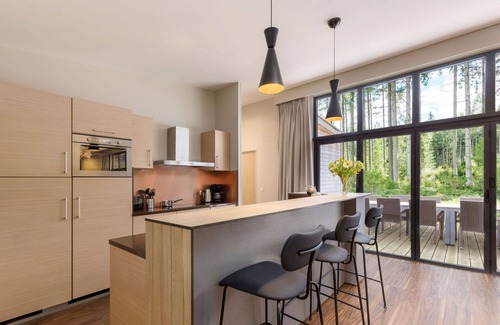Hattigny Maison | Cosy apartment in villa for 10 people with WIFI, hot tub, pool, TV and terrace