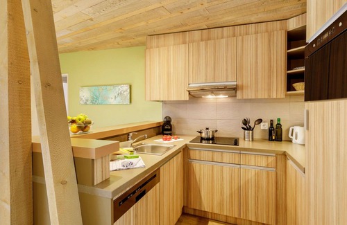 Morton Maison | Cosy apartment in villa for 8 guests with WIFI, pool, hot tub, TV, terrace and parking