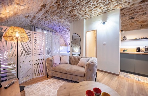 Gargenville Appartement | Cosy apartment with stone vault and whirlpool bath.