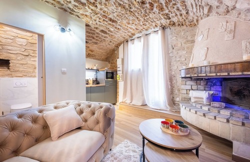 Gargenville Appartement | Cosy apartment with stone vault and whirlpool bath.