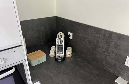 Grezieu-la-Varenne Appartement | Cosy apartment with terrace, garden and parking, 15 km from Lyon