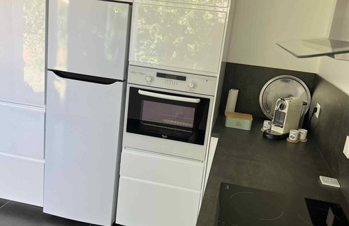 Grezieu-la-Varenne Appartement | Cosy apartment with terrace, garden and parking, 15 km from Lyon