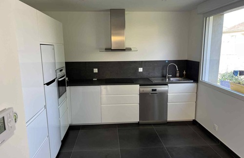 Grezieu-la-Varenne Appartement | Cosy apartment with terrace, garden and parking, 15 km from Lyon