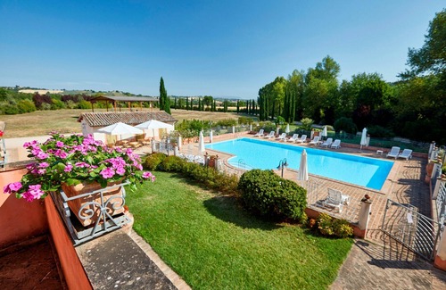 San Brizio Appartement | Joli appartement avec piscine, WIFI, TV, balcon, animaux admis et parking, près de Spolète