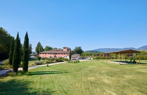 San Brizio Appartement | Joli appartement avec piscine, WIFI, TV, balcon, animaux admis et parking, près de Spolète