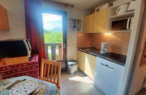Morillon Appartement | Cosy appartement au centre de Morillon, proche télécabine, balcon et parking - FR-1-624-104