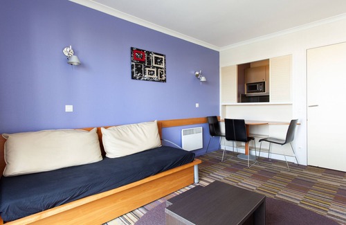 Combat Appartement | Cosy Apt With Balcony Near Buttes Chaumont