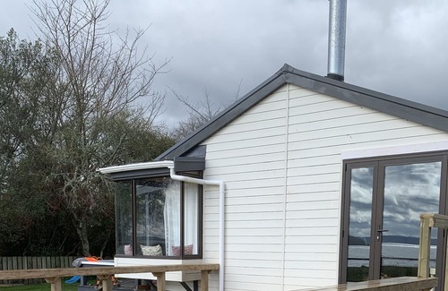 Holdens Bay Maison | Bach confortable, superbe site au bord du lac, emplacement pratique