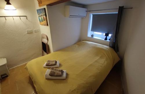 St. Julian's Maison | Cosy bedroom in a shared Maltese townhouse