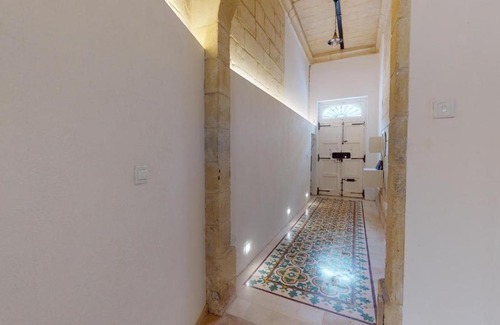 St. Julian's Maison | Cosy bedroom in a shared Maltese townhouse