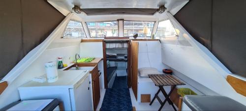 Sant Adria de Besos Location De Bateaux | COSY BOAT FLAT at BARCELONA BEACH
