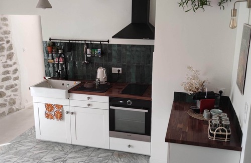 Chateauneuf-de-Gadagne Appartement | Cosy, bright apartment overlooking the Luberon