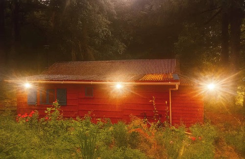 Saint-Privat Chalet De Ski | Cosy cabin with blooming garden & view – Dordogne Valley, France