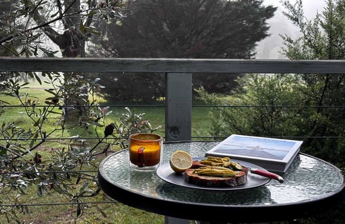 Kangaroo Valley Cabine | Réveillez-vous le matin avec le brouillard qui remplit la vall��e et regardez la vue s'ouvrir sur le parcours de golf.