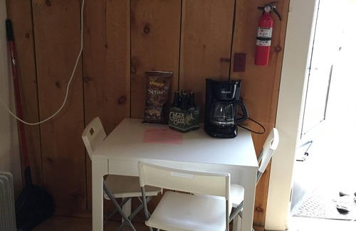 Trumansburg Cabine | Cabine confortable avec vue sur le lac depuis le patio pour 6 personnes!