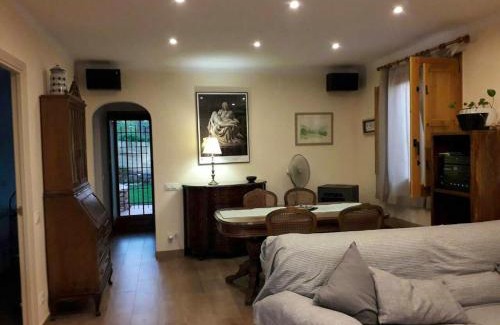 Avinyonet del Penedes Chalet De Ski | Cosy Chalet in L'Arboçar with Private Pool, 65 sqm