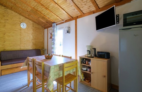 Signy-le-Petit Chalet De Ski | Chalet numéro 29, confortable, à Signy-le-Petit avec terrasse couverte