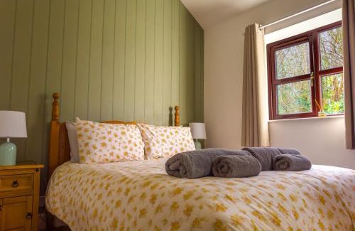 Kewstoke Maison | Cosy & Characterful, Seaside Cottage, Dog Friendly