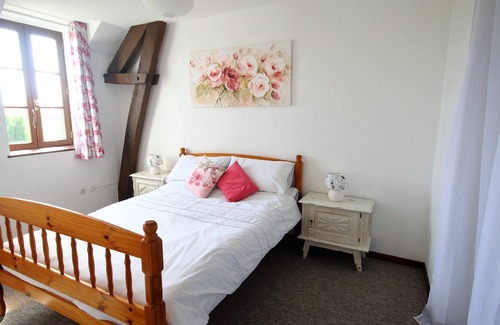 St Denis de Gastines Cottage | Chalet confortable avec piscine chauffée et Wifi