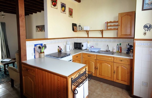 St Denis de Gastines Cottage | Chalet confortable avec piscine chauffée et Wifi