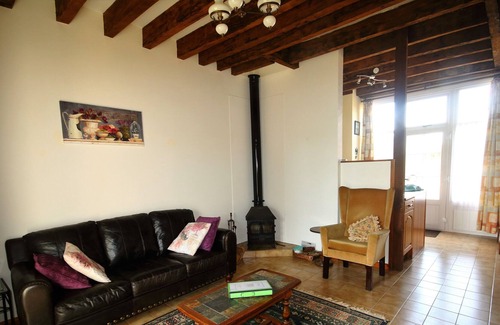 St Denis de Gastines Cottage | Chalet confortable avec piscine chauffée et Wifi