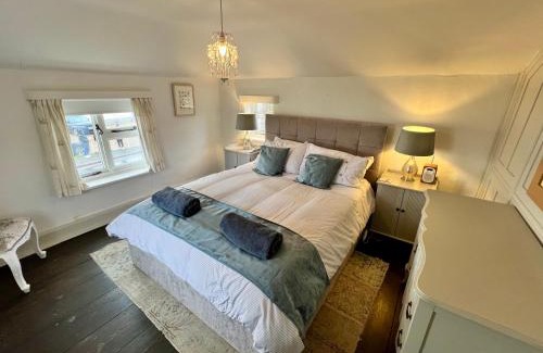 Layer Marney Maison | Cosy Coastal 2-Bedroom Cottage with Hot Tub and Log Burner