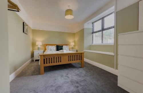 Kewstoke Maison | Cosy Coastal Retreat-Dog Friendly