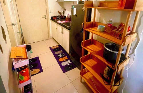 Valenzuela Copropriété | Cosy Condo with Balcony at Makati SM Jazz